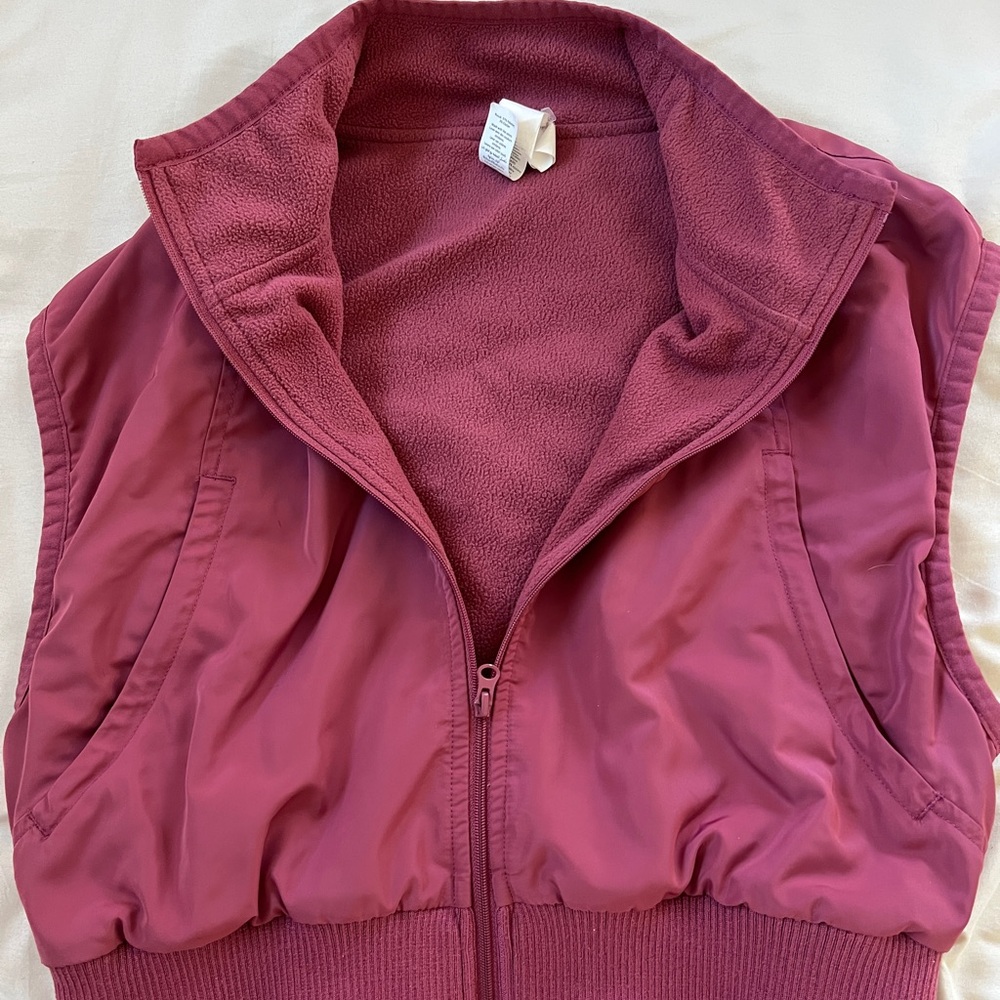 ALO Yoga Sleeveless Zip-Front Puffer Vest in Deep Berry - Picture 4 of 4